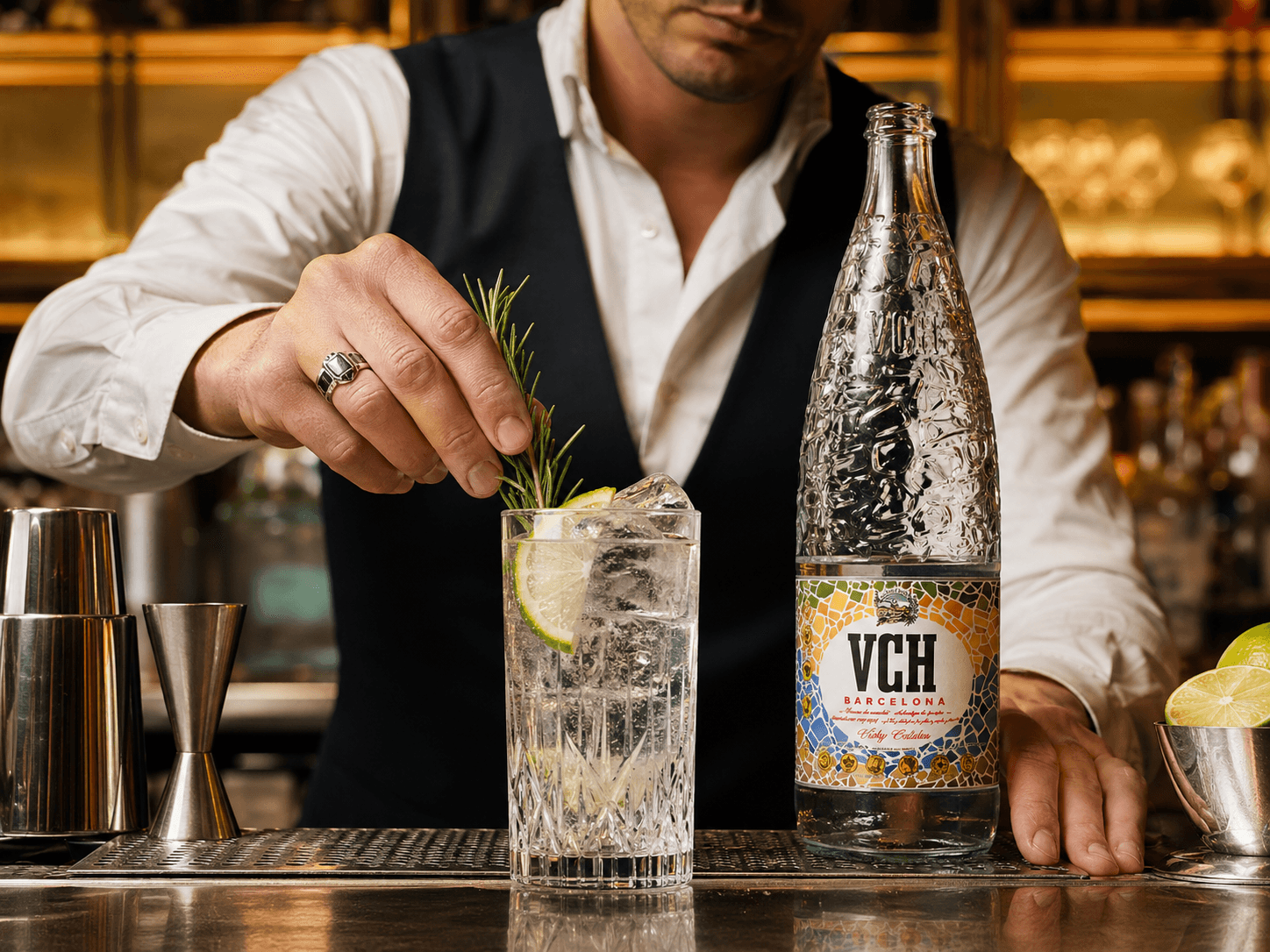 El Nacional Košice — barman pripravuje koktail s Vichy Catalan